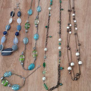 4   VINTAGE NecKlaces  with  one  bracelet.   lot